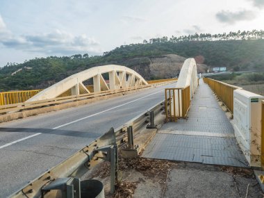 Rio Seixe nehri üzerinden Alentejo, Portekiz.