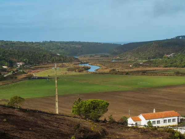 Casa Fazenda Campos Pastagens Verdes Com Rio Rio Seixe Floresta — Fotografia de Stock