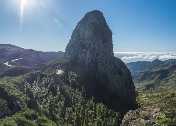欧洲加那利群岛拉戈梅拉加罗内国家公园的罗克 阿甘多火山巨岩形成景观 一座古老火山的熔岩锥 岛上的象征 — 图库照片