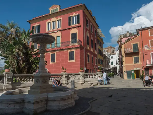 stock image Sestri Levante, Liguria, Italy, September 23, 2023: Street view of Paved promenade in center of the old fishing village with colorful buildings, shops, restaurants and walking tourists. Unesco site.