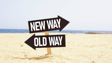 Eski yol - yeni yol kavşak bir plaj arka planda