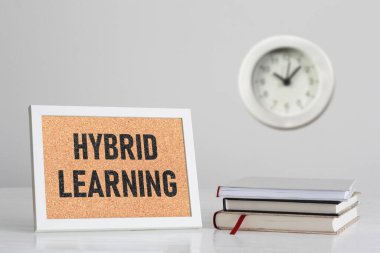 Melez öğrenme kitapların bir metin ve fotoğrafı kullanılarak gösterilir