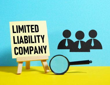 Sınırlı Sorumluluk Şirketi LLC çalışanların bir metin ve resmi kullanılarak gösterilir