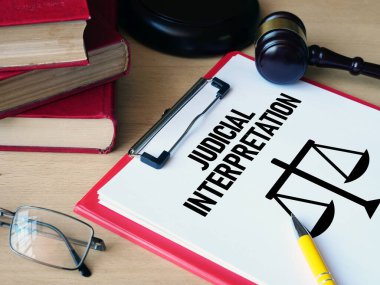 Yargı yorumu bir metin kullanılarak gösterilir