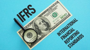 IFRS Uluslararası Finansal Raporlama Standartları iş konsepti olarak gösteriliyor