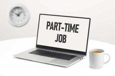 Yarı zamanlı iş kavramı olarak gösterilir