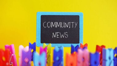 Community News bir metin kullanılarak gösteriliyor. Yerel haber kavramı