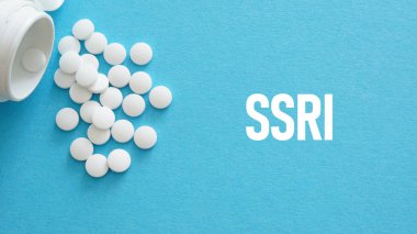 Seçici serotonin geri alma inhibitörleri SSRI sınıfı ilaç ilaçları büyük depresif bozukluklar için antidepresan olarak kullanılır.