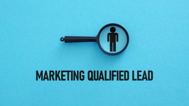 Pazarlama Kalifiye Lider MQL iş konsepti olarak gösterilir