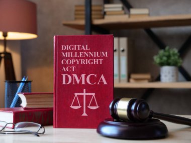 DMCA Dijital Milenyum Telif Hakları Yasası yasal kavram olarak gösterilir