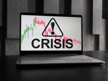 Ekonomik kriz iş ve mali konsept olarak gösteriliyor. Önümüzde mali kriz var