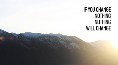 Eğer hiçbir şeyi değiştirmezseniz, hiçbir şey değişmeyecek - İlham verici bir alıntı bir metin kullanılarak gösterilir