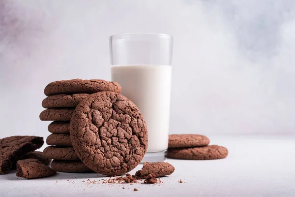 Homemade Tasty American Chocolate Cookies Glass Milk Grey Concrete Background — Stock Photo, Image