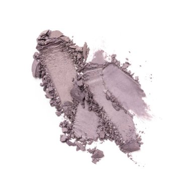 Düz fırça darbeleri. Beyaz arkaplanda izole edilmiş kozmetik güzellik ürünü örneği olarak kırık leylak rengi göz farı