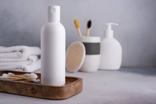 Shampoo Bianco Vuoto Bottiglia Lozione Mock Negli Interni Del Bagno — Foto Stock