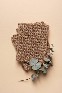 Çevre dostu ve sıfır atık doğal el yapımı jüt bez. Sürdürülebilir tuvalet kavramı.