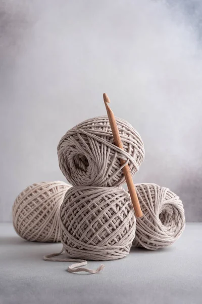 Empilement Fils Coton Écheveaux Couleur Pastel Crochet Bois Pour Artisanat — Photo