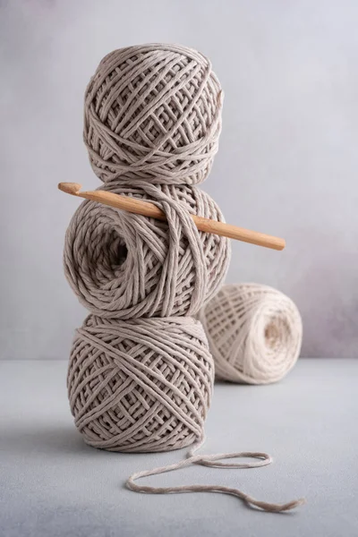 Empilement Fils Coton Écheveaux Couleur Pastel Crochet Bois Pour Artisanat — Photo