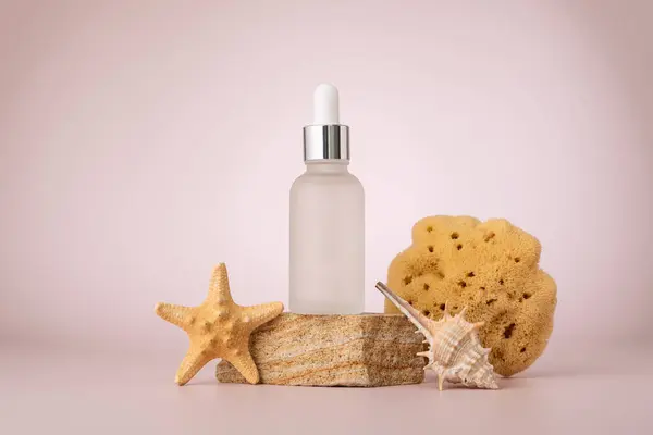 Bottiglia Siero Vetro Cosmetici Biologici Con Minerali Marini Mock Prodotti Foto Stock