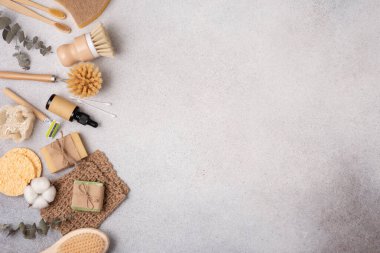 Estetik, çevre dostu vücut bakımı, banyo ve bambu fırçalar, sabun ve cam şişeler de dahil olmak üzere güzellik ürünleri. Sürdürülebilir yaşam, sağlık ve doğal güzellik temaları için mükemmel..