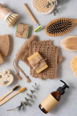 Estetik çevre dostu cilt bakımı ve bambu fırçalar, sabun ve cam şişeler de dahil olmak üzere güzellik ürünleri. Sürdürülebilir yaşam, sağlık ve doğal güzellik temaları için mükemmel..