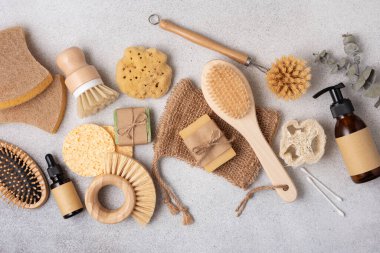 Estetik çevre dostu cilt bakımı ve bambu fırçalar, sabun ve cam şişeler de dahil olmak üzere güzellik ürünleri. Sürdürülebilir yaşam, sağlık ve doğal güzellik temaları için mükemmel..