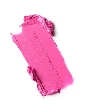 Beyaz arka planda pembe ruj lekesi, canlı bir doku ve kremsi tutarlılık gösteriyor. Minimalist ve estetik güzellik kavramı. Kozmetik, cilt bakımı ve moda ile ilgili projeler için ideal.