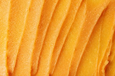 Çiğ Shea Butter ve mango yağının yakın dokusu. Yumuşak, kremsi tutarlılık cilt bakımı, kozmetik ürünleri ve doğal sağlık ürünleri için idealdir. Canlı organik doku arka plan ya da ürün görselleri için mükemmel..