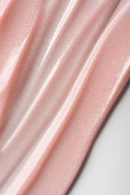 Pembe incili tırnak jölesi yakın plan. Parlatıcı ve parlak. Manikür, tırnak sanatı, kozmetik tasarım veya güzellik markası için ideal doku arka planı.
