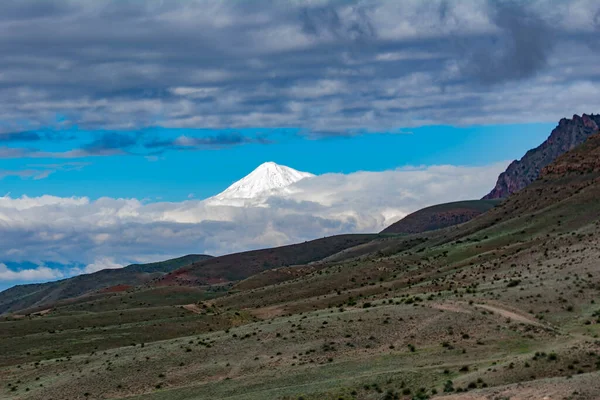 被雪覆盖的山 美丽的阿拉拉特山 从亚美尼亚看 — 图库照片