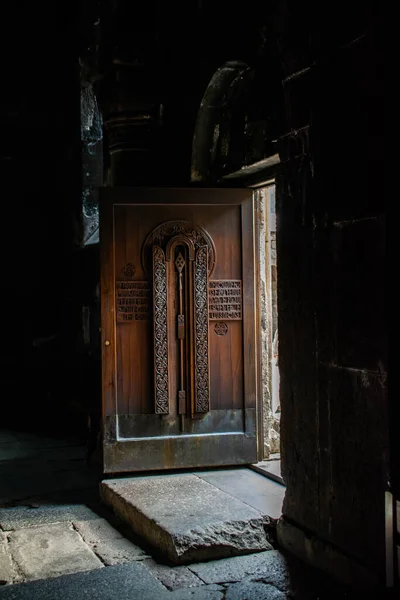 Abra Porta Madeira Igreja Mosteiro Geghard Armênia — Fotografia de Stock
