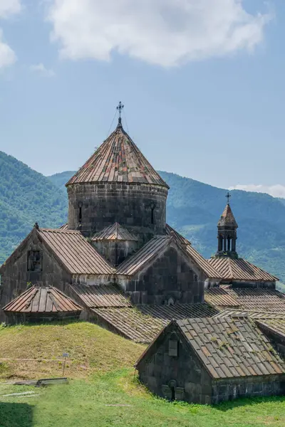 Hıristiyan kilisesi. Haghpat manastırı kompleksi. Ermenistan 'daki Apostolik Kilisesi. Kilise mimarisi, kemerler ve kubbe