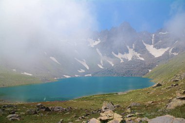 Göl ve dağlar. yüksek kaliteli fotoğraf