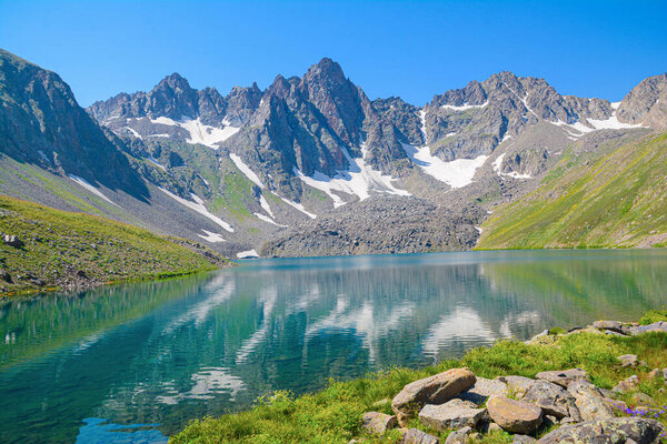 озеро в горах