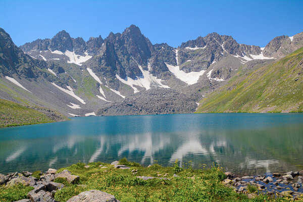 озеро в горах