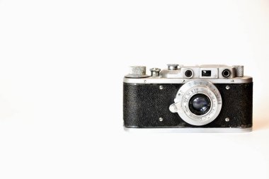beyaz üzerine eski fotoğraf makinesi