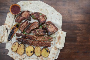 patates ile ızgara sığır eti biftek