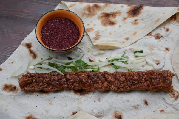 Türk yemeği, geleneksel ramazan kebabı, kebap ve kebap.