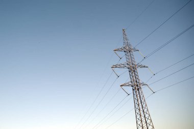 yüksek voltaj iletim hatları