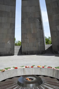 Ermeni soykırımı anıtı Erivan, Ermenistan 'da. Ermeni Soykırımı Anıtı ve Müzesi, Tsitsernakaberd. Güzel mimari