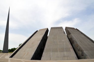 Ermeni soykırımı anıtı Erivan, Ermenistan 'da. Ermeni Soykırımı Anıtı ve Müzesi, Tsitsernakaberd. Güzel mimari