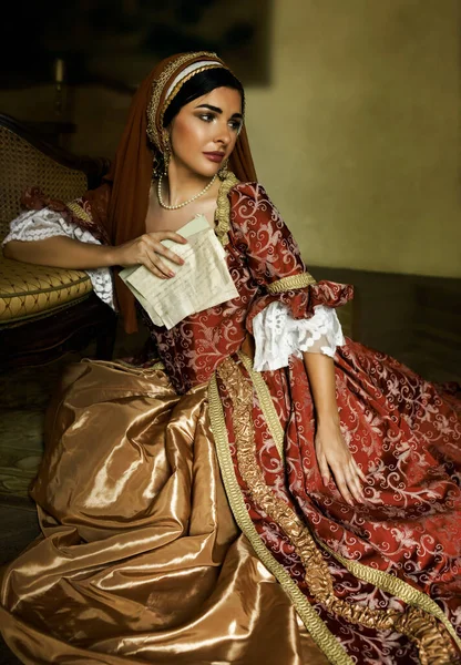 Young Woman Medieval Renaissance Costume French Hood Sitting Floor Holding — 스톡 사진