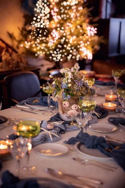 Karácsonyi Vacsora Asztaldísz Kék Arany Következő Strand Téma Kagylók Tengeri — Stock Fotó