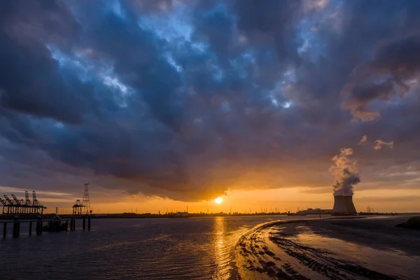 Colorful Sunset Antwerp World Port Belgium View Towers Nuclear Plant — Foto Stock