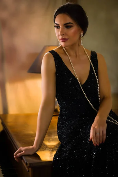 Stunning Young Woman Black Beaded 1920S Flapper Dress Sitting Old — Foto Stock