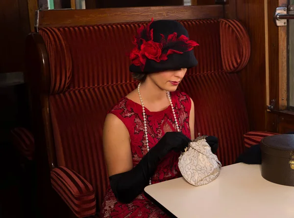 Attractive 1920S Woman Red Flapper Dress Cloche Hat Posing 1927 — Foto de Stock