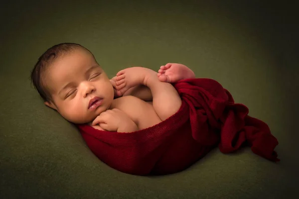 かわいい アフリカの 赤ん坊 オリーブ グリーン ストックフォト