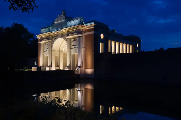 Widok Bramę Meninów Ypres Pomnik Voor Poległych Żołnierzy Podczas Wojny Obrazek Stockowy