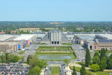 Brüksel, Belçika, Mayıs 2023: Brüksel Sanat Fuarı deco Paleis 5, Laeken, Brüksel 'deki Heysel Platosu