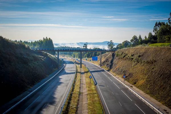2023年9月10日 西班牙阿尔苏亚 连接圣地亚哥 德孔波斯特拉和卢戈的Autovia A54高速公路景观 — 图库照片